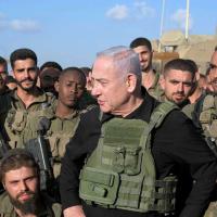 Netanyahu meets IDF troops GPO photo